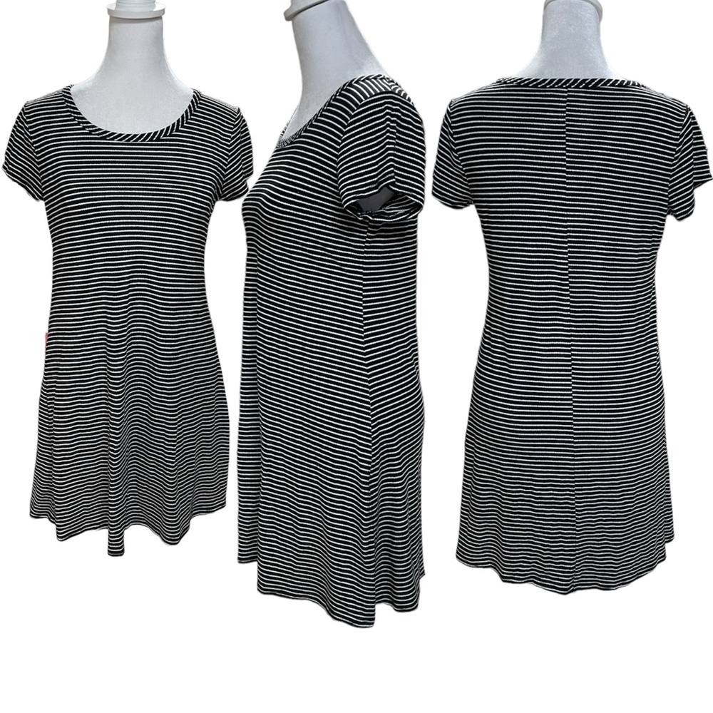 Olivia Rae Black & White Striped Short Sleeve Mini Shift Dress Size Small